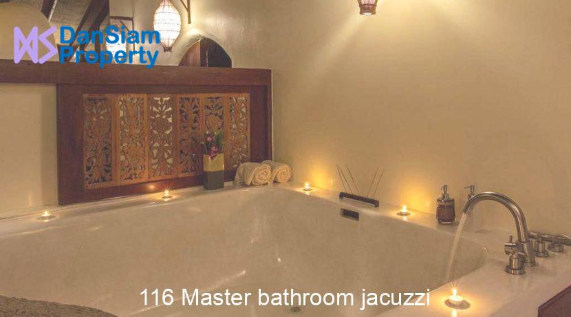 116 Master bathroom jacuzzi