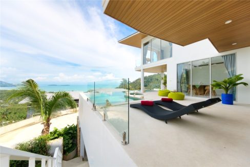 06 Balcony with great seaview