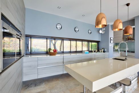 25 Fully fitted EU-style modern kitchen