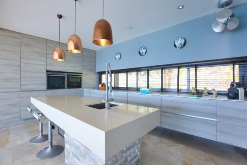 26 Fully fitted EU style modern kitchen