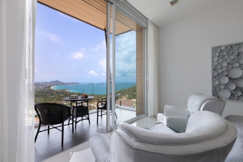 32 Balcony with sea view