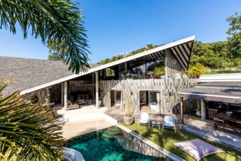 01 Fantastic Balinese style villa