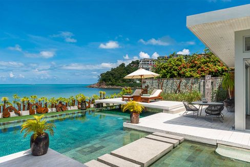 02B Stunning beachfront villa