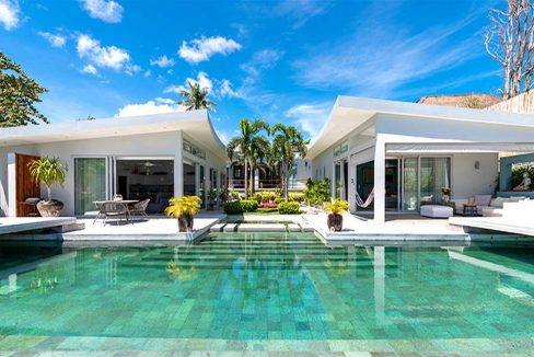 03B Stunning beachfront villa