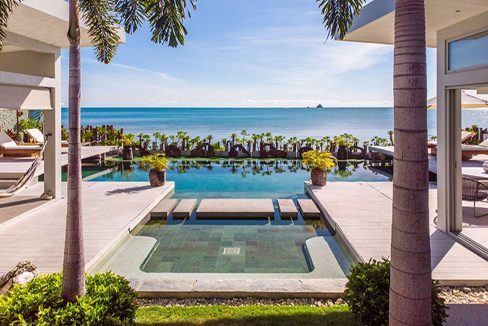 04 Stunning beachfront villa